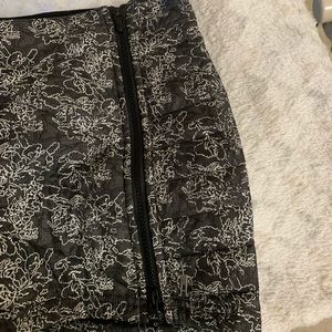 Grey skirt with zipper on the side zise s